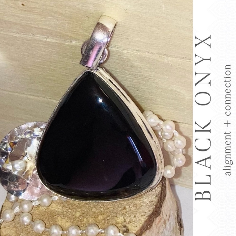 Triangle Pendant Necklace-onyx